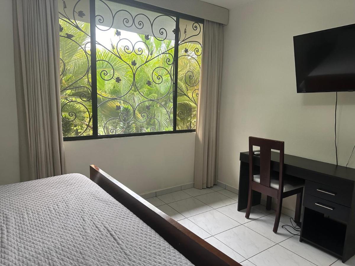 Hotel Casa Pamplona San Salvador Esterno foto