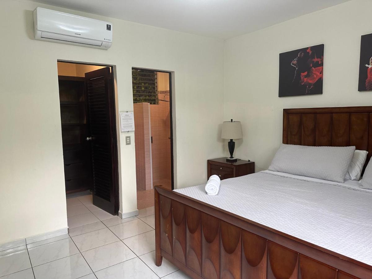 Hotel Casa Pamplona San Salvador Esterno foto